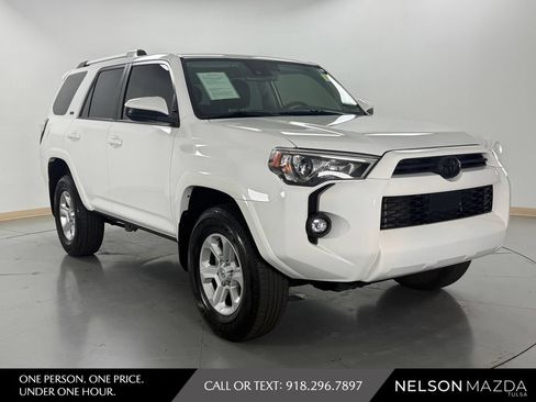 Used 2024 Toyota 4Runner SR5 AWD/4WD image 4