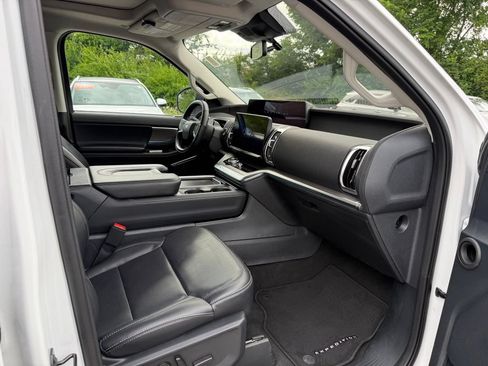 Used 2025 Ford Expedition Max Platinum AWD/4WD image 29
