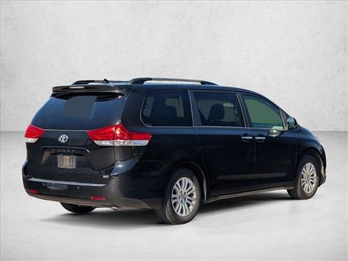 Used 2013 Toyota Sienna XLE w/ Premium Pkg FWD image 5