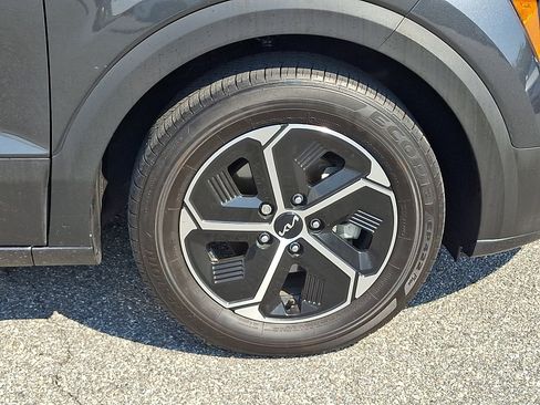 Used 2023 Kia Niro EX FWD image 8