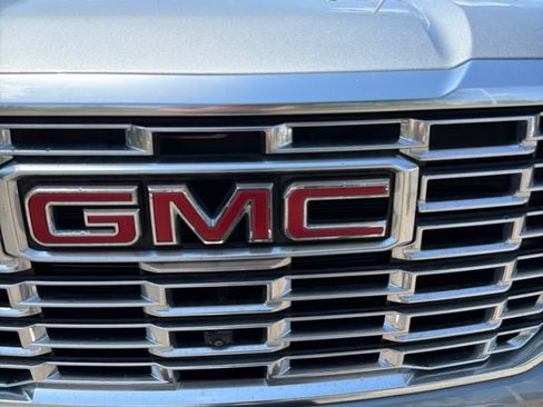 Used 2025 GMC Yukon XL Denali AWD/4WD image 3