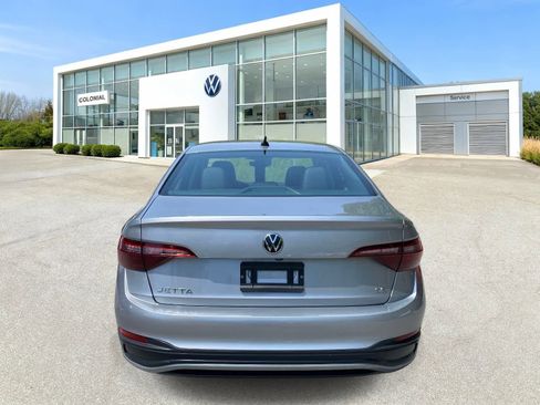 Certified 2024 Volkswagen Jetta SE FWD image 4