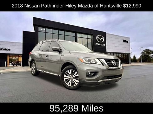 Used 2018 Nissan Pathfinder SV image 1