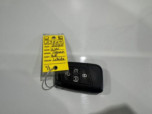 Used 2024 Volkswagen Tiguan SE FWD image 41