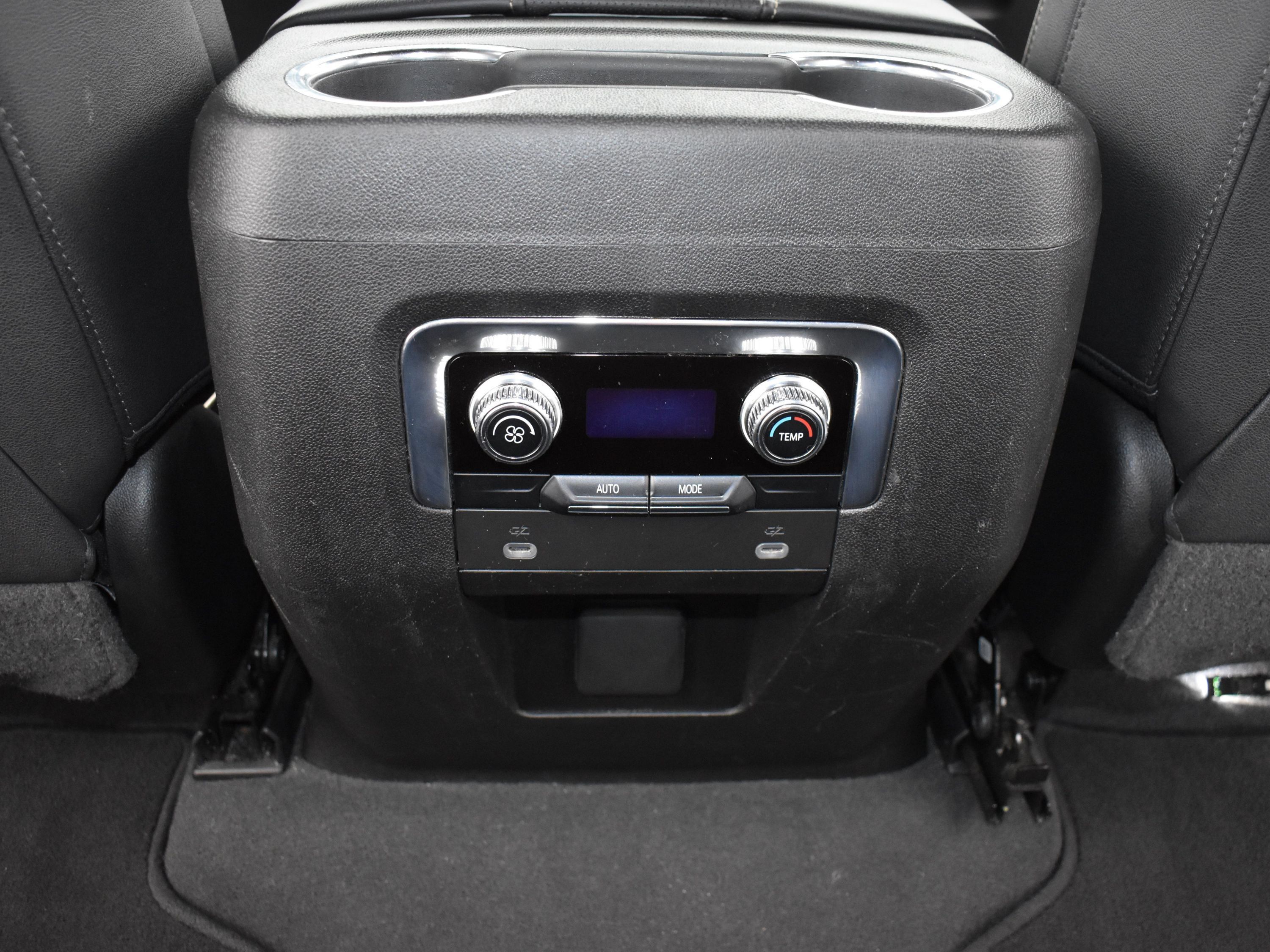 Used 2023 GMC Yukon SLT AWD/4WD image 18