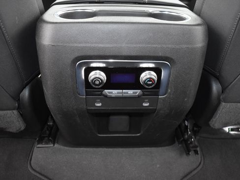 Used 2023 GMC Yukon SLT image 18