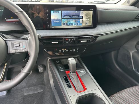 Used 2025 Nissan Kicks SR image 29