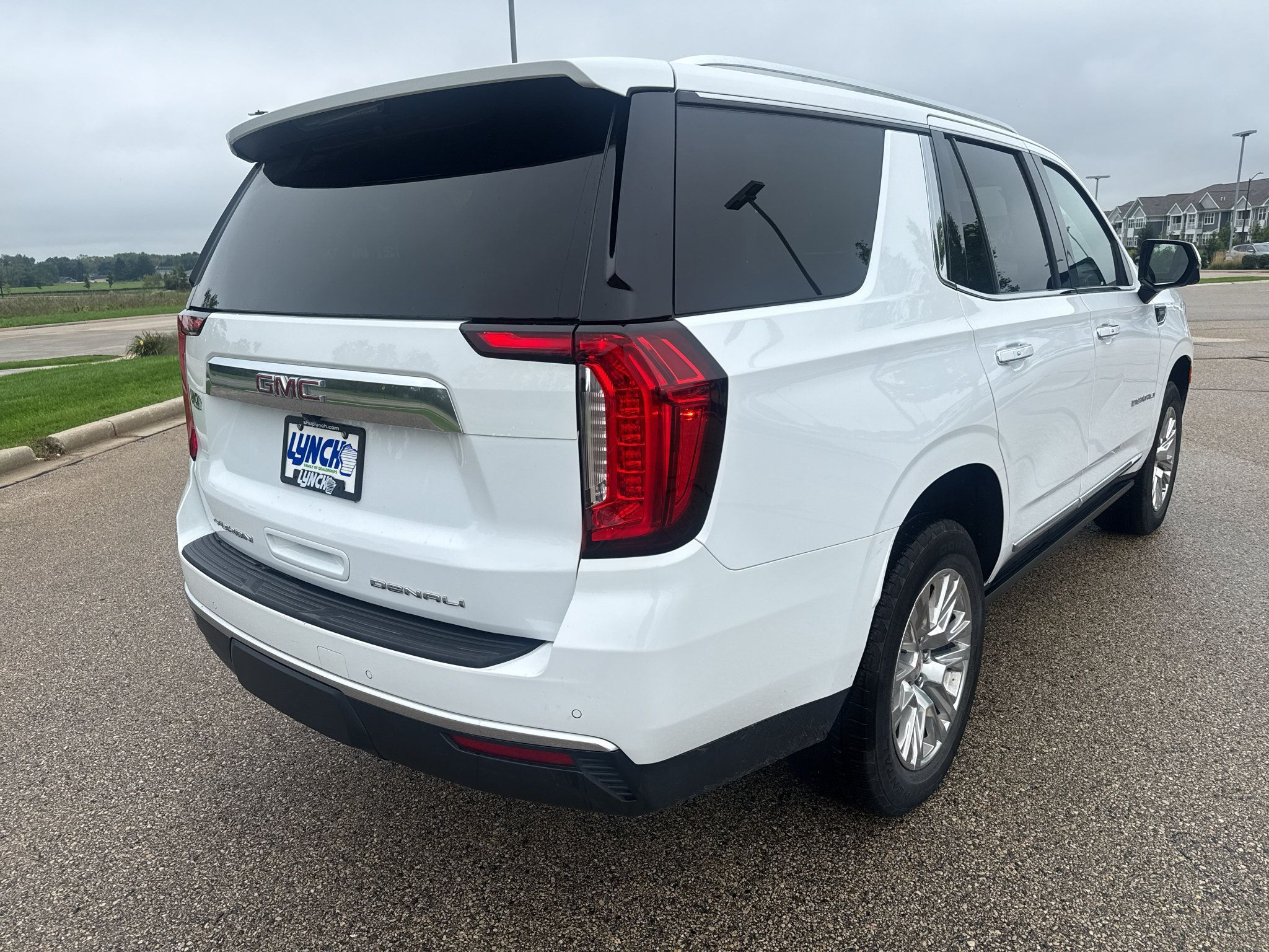 Used 2022 GMC Yukon Denali AWD/4WD image 3