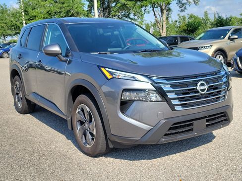 Certified 2025 Nissan Rogue SV FWD image 3