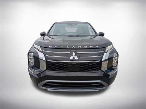 New 2025 Mitsubishi Outlander SE image 8