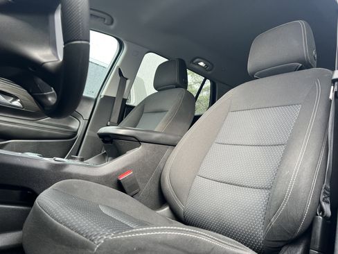 Used 2022 GMC Terrain SLE w/ Driver Convenience Package image 2