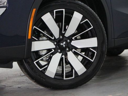 New 2026 Mitsubishi Outlander SE image 3