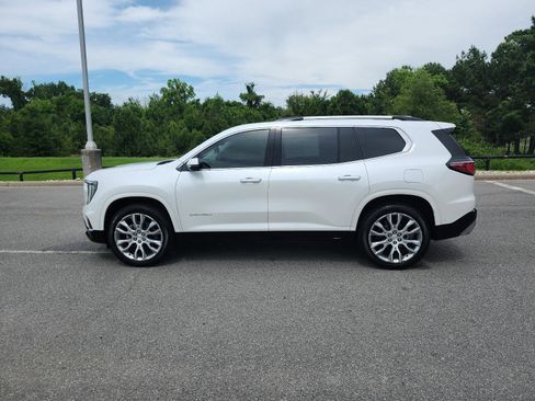 Certified 2025 GMC Acadia Denali w/ Super Cruise Package FWD image 2
