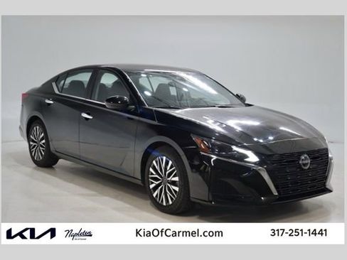 Used 2023 Nissan Altima 2.5 SV image 1