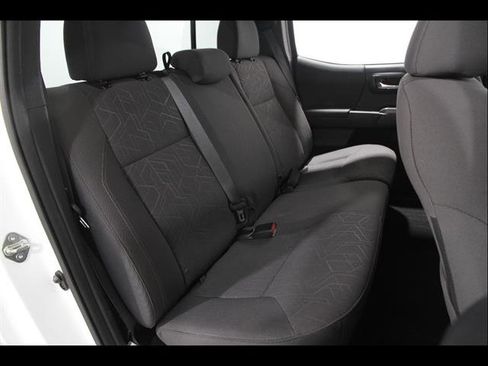 Used 2018 Toyota Tacoma TRD Sport w/ Technology Package image 17