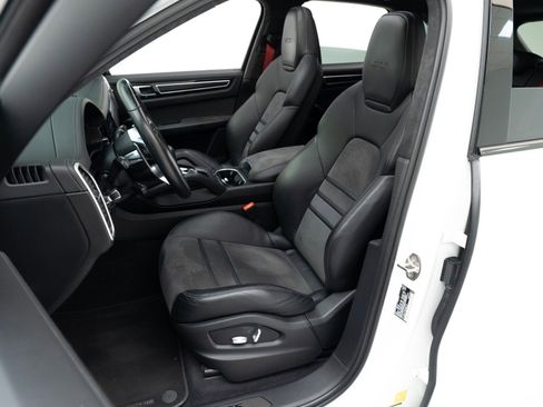 Used 2021 Porsche Cayenne GTS image 5