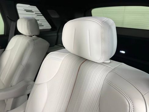 New 2026 Cadillac Vistiq Premium Luxury w/ LPO, Floor Liner Package AWD/4WD image 28