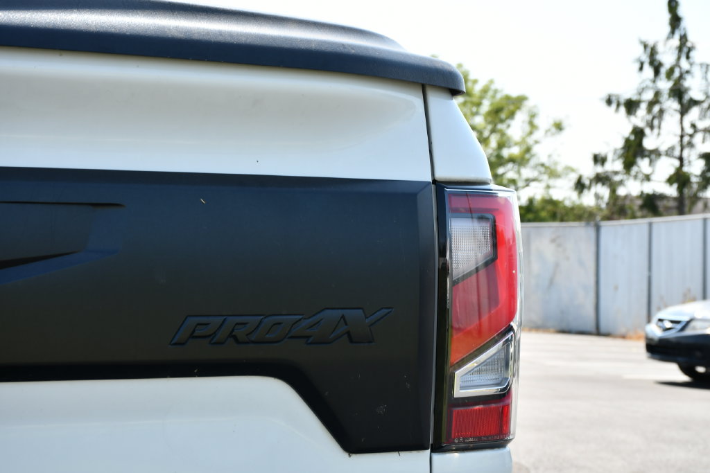 Used 2021 Nissan Titan PRO-4X w/ Pro-4x Convenience Package AWD/4WD image 10