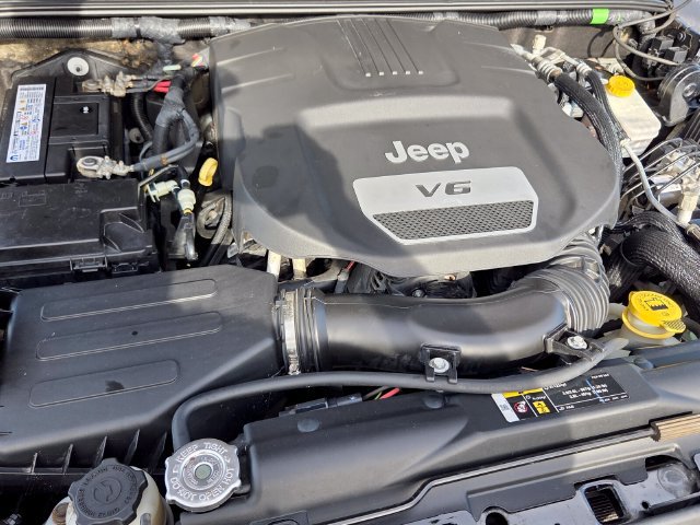 Certified 2018 Jeep Wrangler Unlimited Rubicon w/ Connectivity Group AWD/4WD image 10