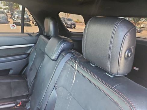 Used 2018 Ford Explorer XLT w/ Equipment Group 202A FWD image 13