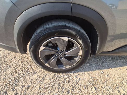 Used 2024 Nissan Rogue SV FWD image 30
