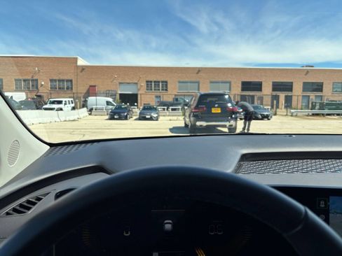 Used 2026 Kia Carnival FWD image 33
