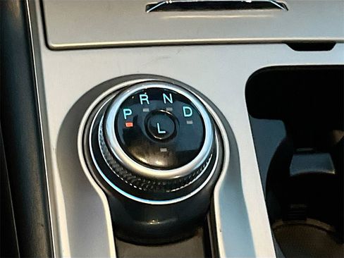 Used 2022 Ford Explorer XLT image 16