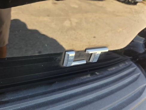 Used 2021 Chevrolet Suburban LT RWD image 17