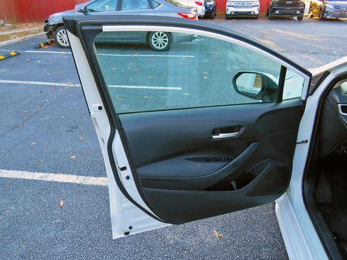 Used 2020 Toyota Corolla LE image 25