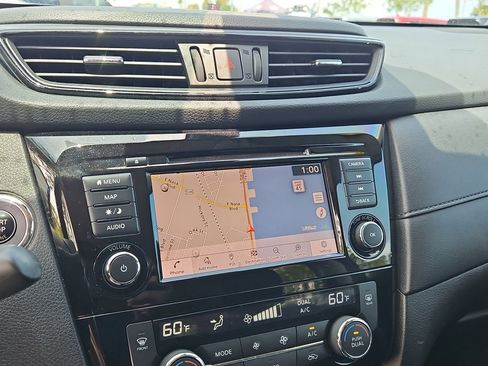 Used 2019 Nissan Rogue SV w/ Premium Package AWD/4WD image 28