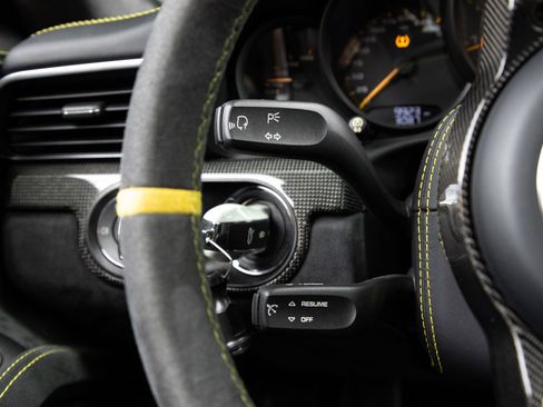 Certified 2018 Porsche 911 GT2 RS RWD image 15
