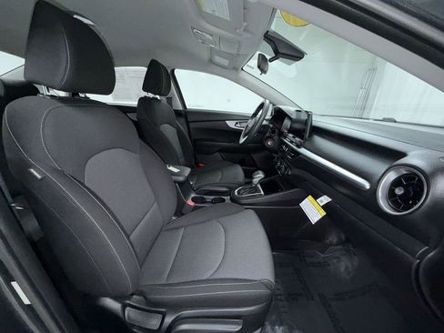 Used 2022 Kia Forte LXS FWD image 5