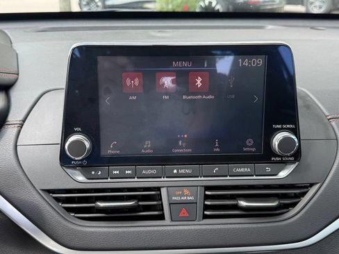 Used 2019 Nissan Altima 2.5 SR FWD image 16