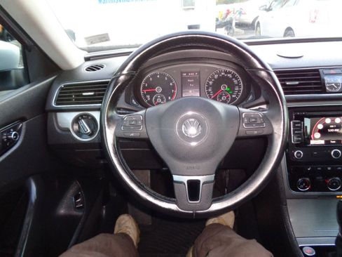 Used 2015 Volkswagen Passat 1.8T SE image 18