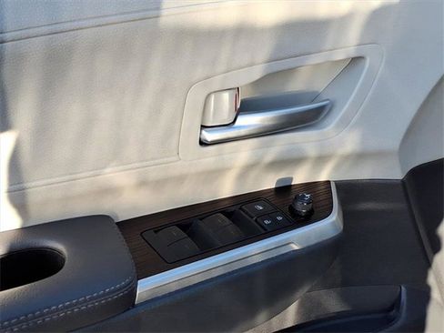 Used 2024 Toyota Sienna XLE image 8