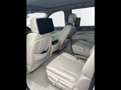 Certified 2024 Cadillac Escalade ESV Sport Platinum w/ Heavy-Duty Trailer Package AWD/4WD image 9