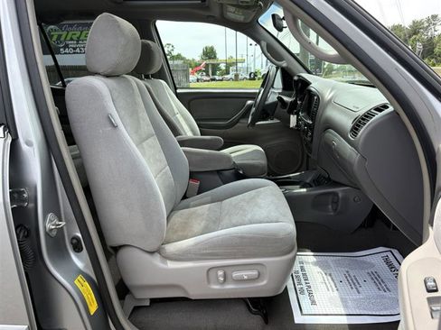 Used 2005 Toyota Sequoia SR5 AWD/4WD image 19