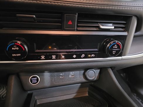 Used 2023 Nissan Rogue SV image 23