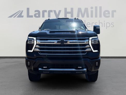 Used 2025 Chevrolet Silverado 2500 High Country w/ High Country Premium Package AWD/4WD image 9