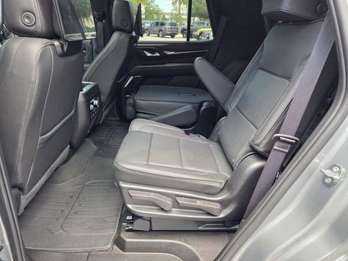 Used 2024 GMC Yukon Denali w/ Advanced Technology Package AWD/4WD image 6