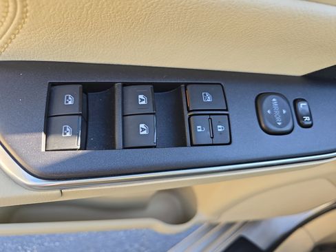 Used 2015 Toyota Camry XLE image 30