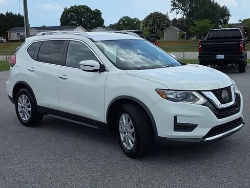 Used 2019 Nissan Rogue SV FWD image 2