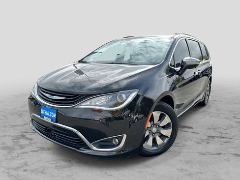 Used 2018 Chrysler Pacifica Limited w/ Advanced Safetytec Group image 1