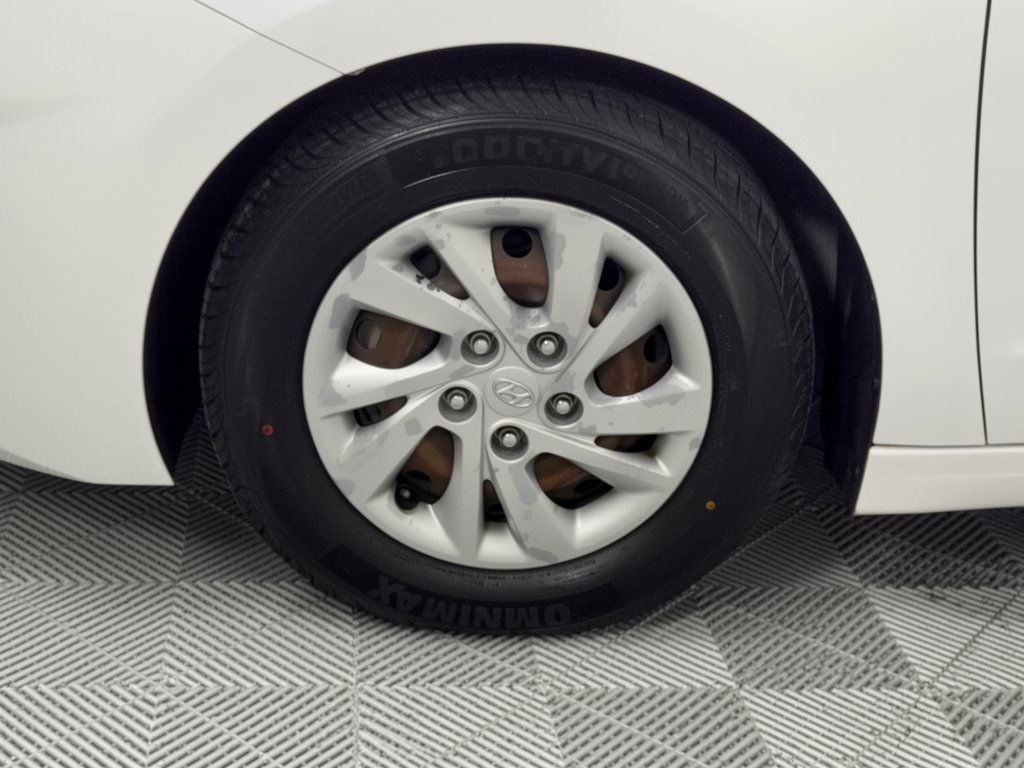 Used 2020 Hyundai Elantra SE w/ Cargo Package (C1) FWD image 13