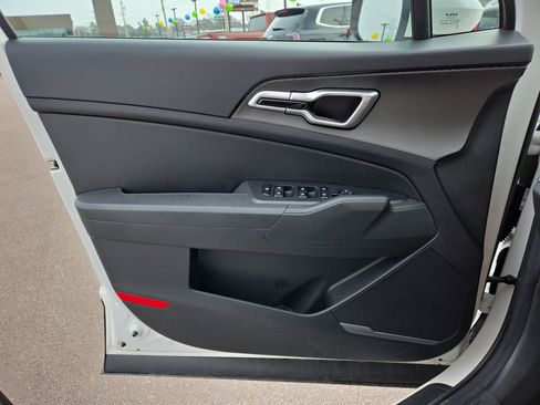 Used 2024 Kia Sportage LX image 10