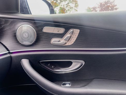 Used 2019 Mercedes-Benz E 300 4MATIC image 22