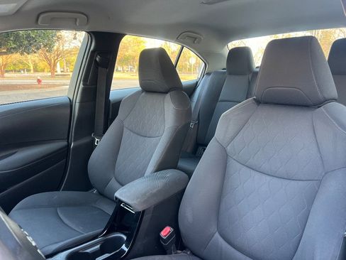 Used 2021 Toyota Corolla LE image 9