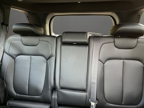 New 2025 Jeep Grand Cherokee Limited w/ Black Appearance Package image 16