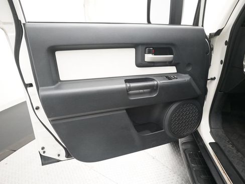 Used 2012 Toyota FJ Cruiser 4WD w/ Upgrade Pkg image 26