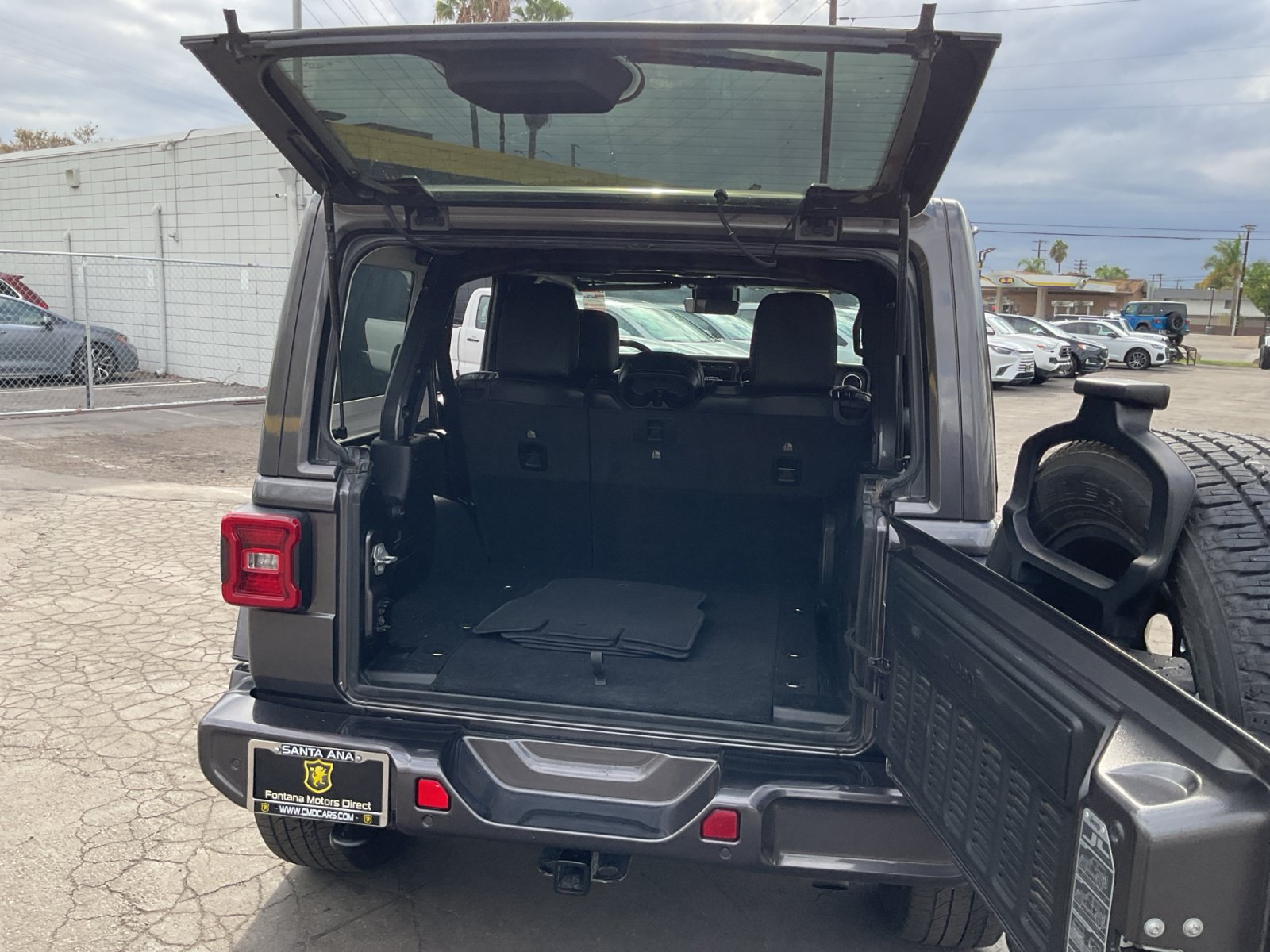 Used 2021 Jeep Wrangler Unlimited Sahara AWD/4WD image 26